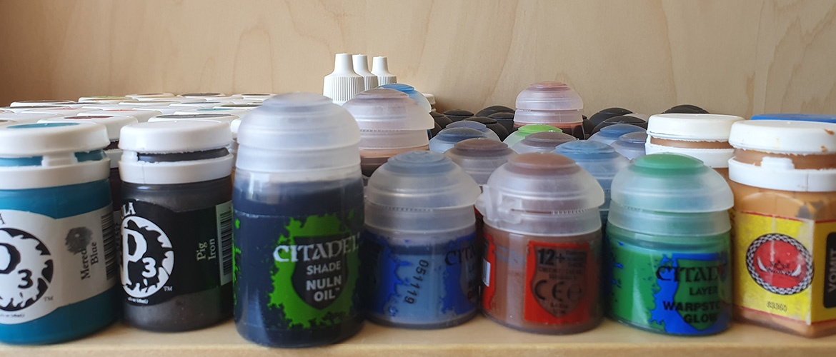 Étagère de pots de peintures acrylique Citadelles et Formula P3