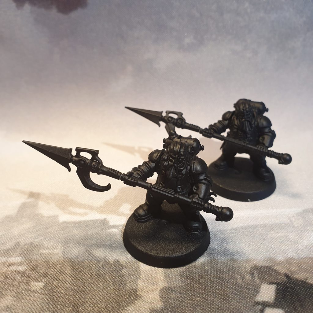 Deux figurines d'Arkanaut Kharadron Overlorlds réparées